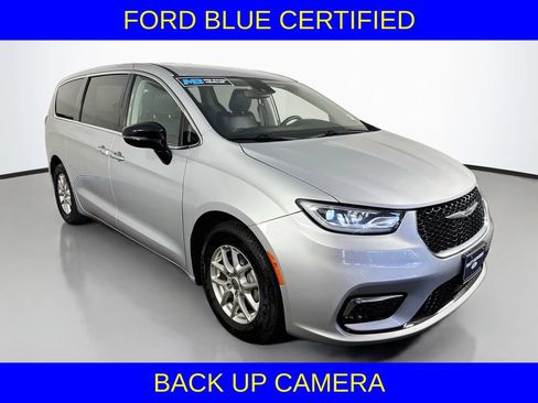 Used 2024 Chrysler Pacifica Touring-L FWD image 4
