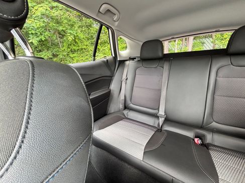 Used 2025 Chevrolet Trax LT FWD image 39