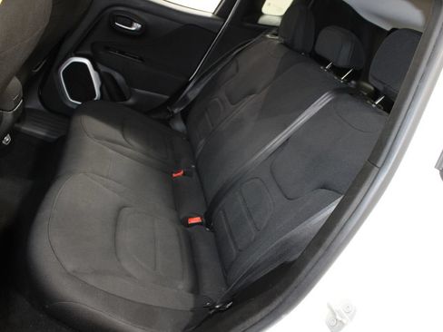 Used 2018 Jeep Renegade Latitude FWD image 18