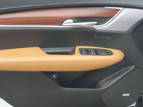 Used 2025 Cadillac XT5 Premium Luxury w/ LPO, Floor Liner Package AWD/4WD image 9