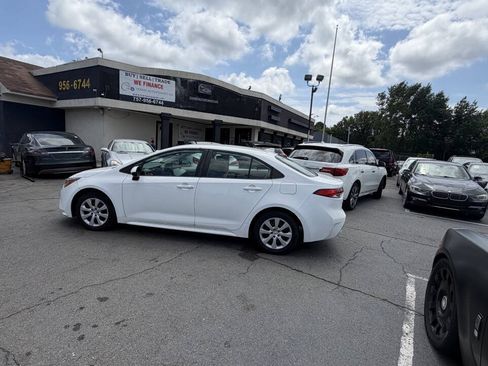 Used 2021 Toyota Corolla LE FWD image 16