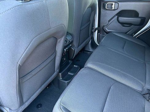 Used 2023 Jeep Wrangler Unlimited w/ Sun & Screen Package image 9