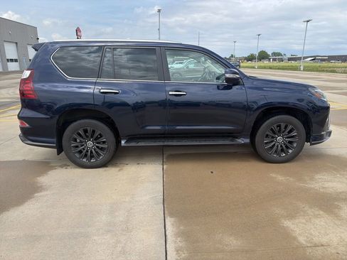Used 2022 Lexus GX 460 Luxury w/ Sport Design Package AWD/4WD image 2