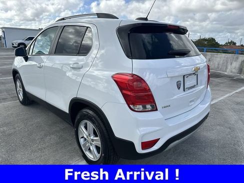 Used 2022 Chevrolet Trax LT w/ LT Convenience Package image 14