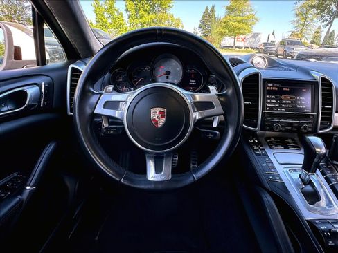 Used 2014 Porsche Cayenne GTS AWD/4WD image 5