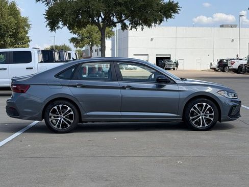 Used 2025 Volkswagen Jetta Sport FWD image 3