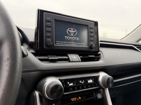 Used 2019 Toyota RAV4 LE image 17