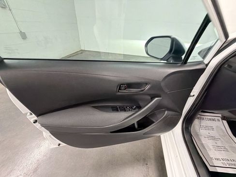 Used 2022 Toyota Corolla LE FWD image 19