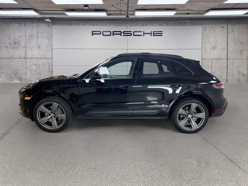 Certified 2026 Porsche Macan AWD/4WD image 2