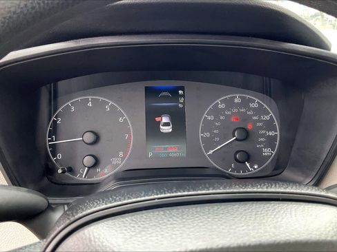 Used 2025 Toyota Corolla LE image 27