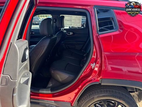 New 2026 Jeep Compass Latitude image 21