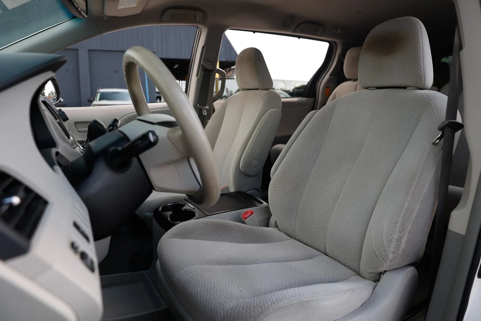 Used 2014 Toyota Sienna LE FWD image 19
