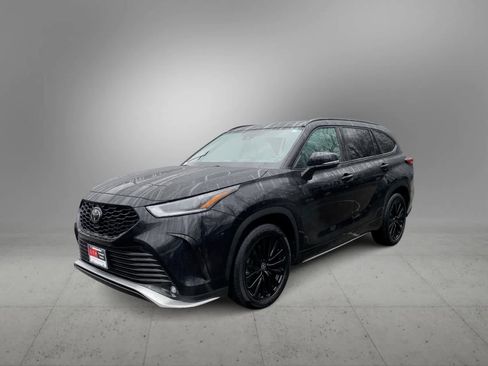 Certified 2025 Toyota Highlander XSE image 5