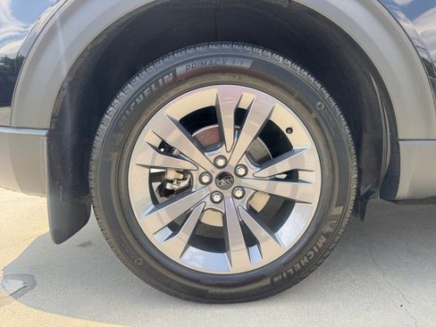 Used 2022 Ford Explorer XLT w/ Equipment Group 202A AWD/4WD image 27