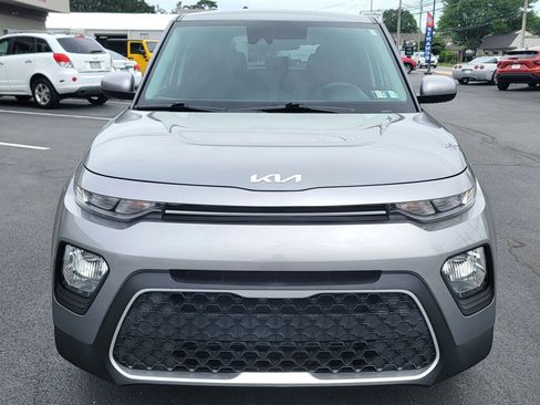 Used 2022 Kia Soul LX w/ Technology Package FWD image 2