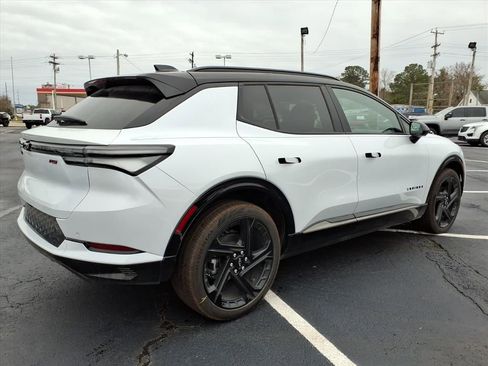 New 2026 Chevrolet Equinox EV RS image 3