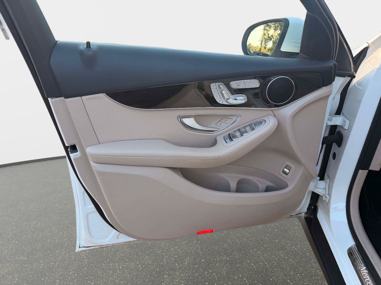Used 2022 Mercedes-Benz GLC 300 image 18