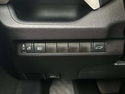 Used 2025 Toyota RAV4 XLE AWD/4WD image 27