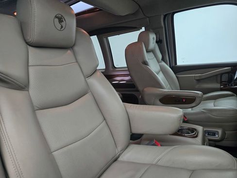 Used 2020 GMC Savana 2500 Extended w/ Enhanced Convenience Package image 43