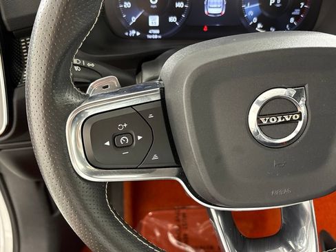 Used 2019 Volvo XC40 T5 R-Design AWD/4WD image 29