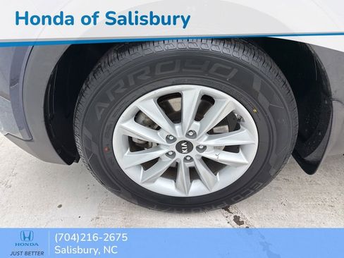 Used 2020 Kia Sorento LX w/ LX I4 Convenience Package image 4