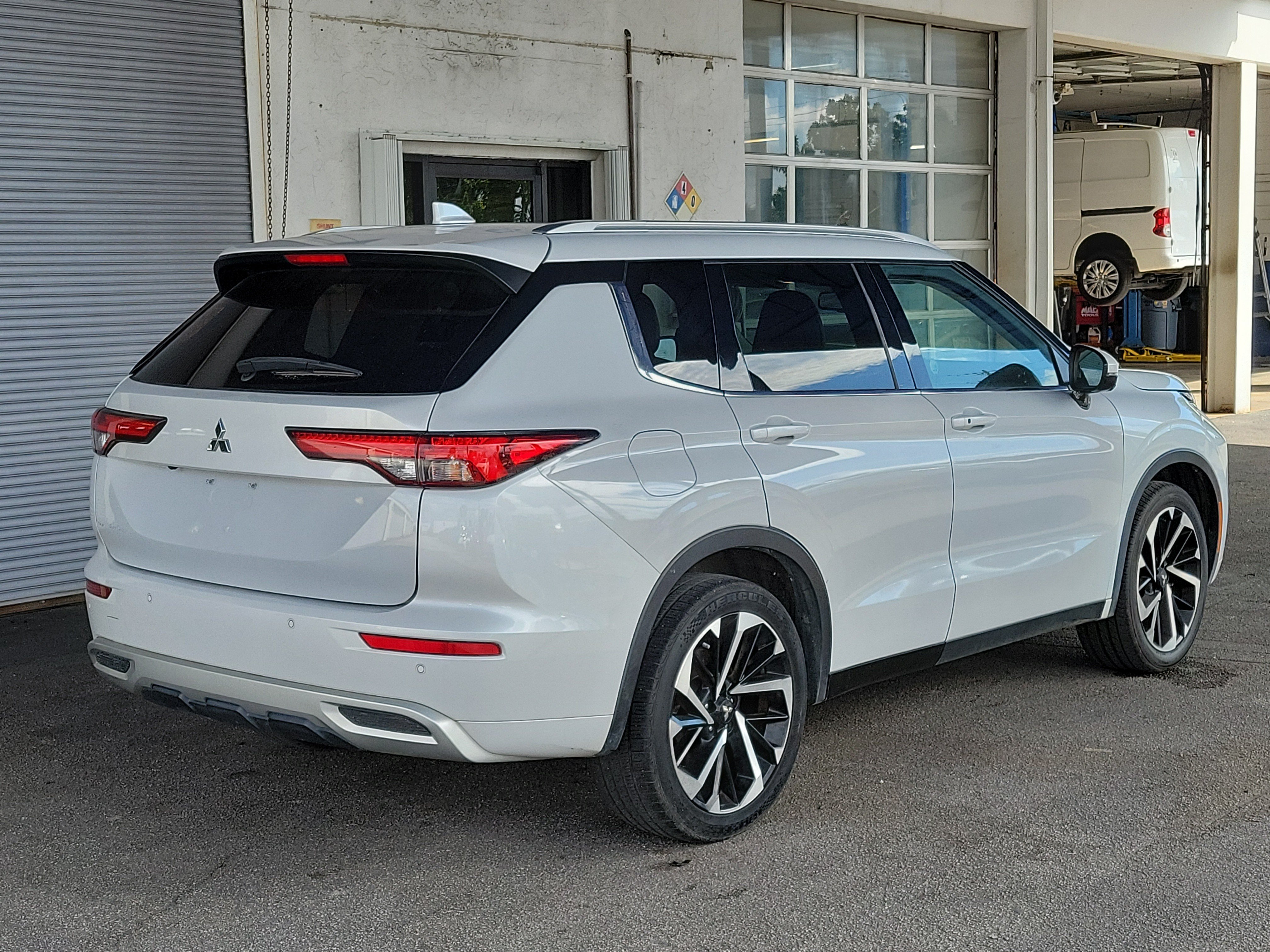 Used 2022 Mitsubishi Outlander SEL AWD/4WD image 5