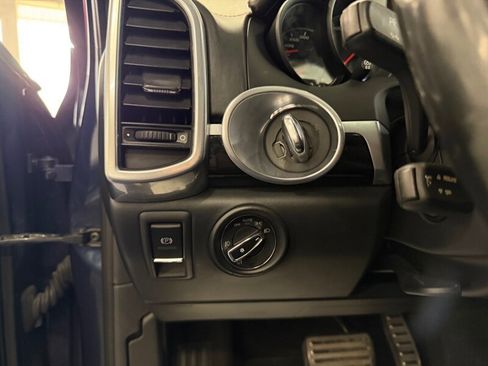 Used 2014 Porsche Cayenne GTS image 15