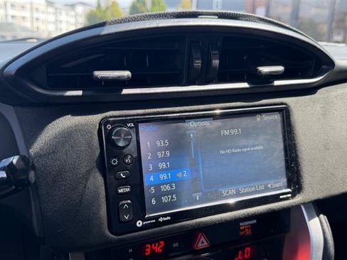 Used 2018 Toyota 86 RWD image 25