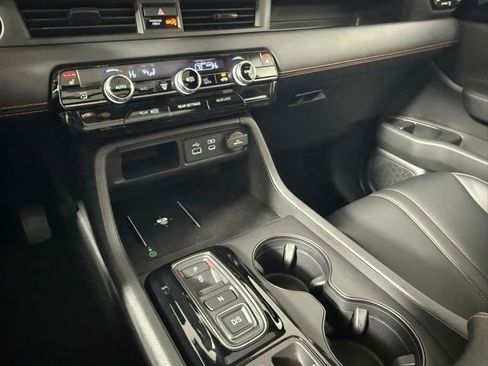 Used 2025 Honda Pilot TrailSport image 24