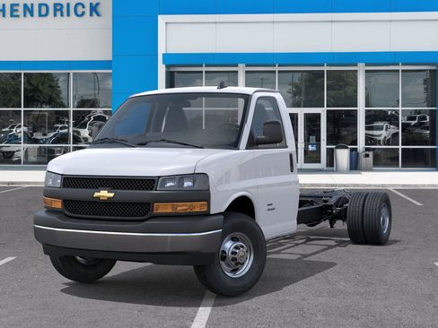 New 2026 Chevrolet Express 3500 image 8