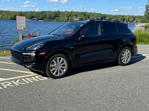 Used 2016 Porsche Cayenne S AWD/4WD image 3