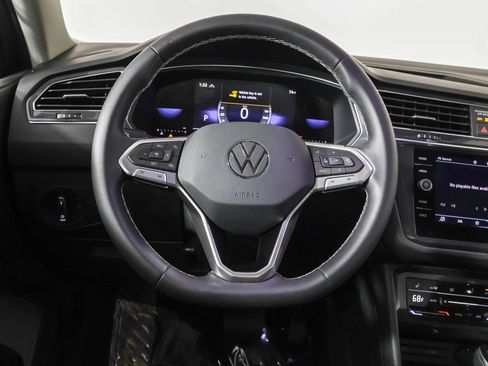 Certified 2023 Volkswagen Tiguan SE w/ Panoramic Sunroof Package AWD/4WD image 25