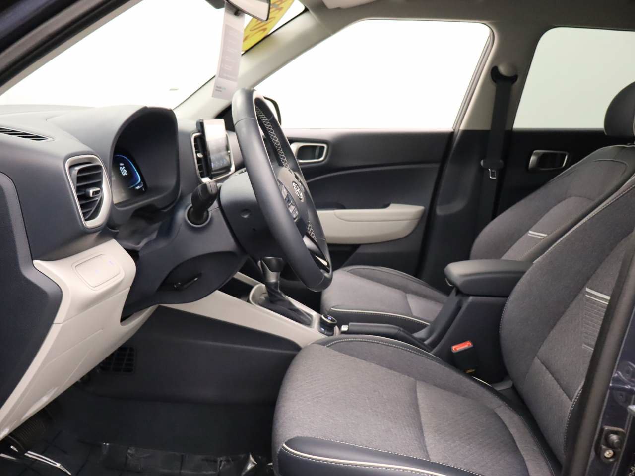 Used 2026 Hyundai Venue SEL FWD image 16