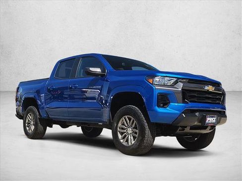Used 2023 Chevrolet Colorado LT w/ LT Convenience Package AWD/4WD image 3