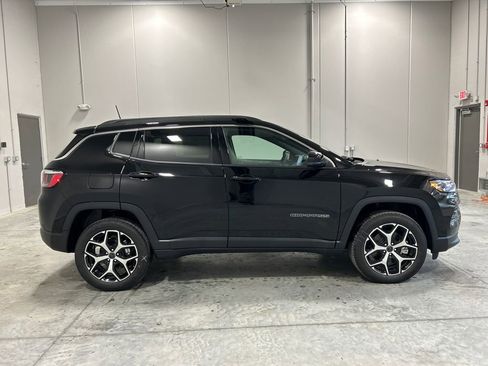 New 2026 Jeep Compass Limited w/ Sun, Sound & Navigation Group image 5