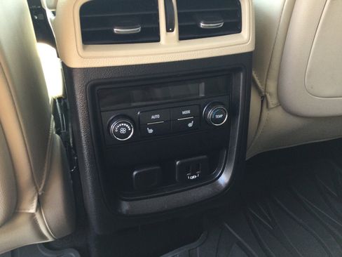 Used 2019 Buick Envision Premium w/ Driver Confidence Package image 13