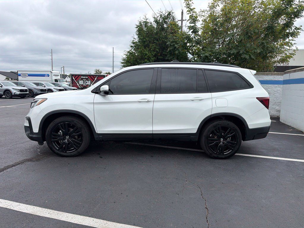 Used 2021 Honda Pilot Black Edition image 2