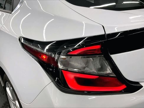 Used 2018 Chevrolet Volt LT w/ Comfort Package image 29