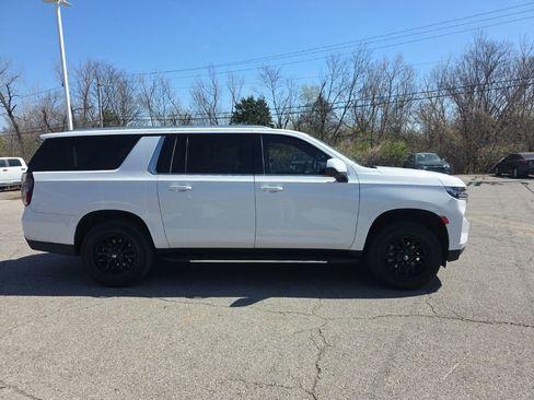 Used 2021 Chevrolet Suburban LS image 4