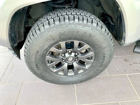 Used 2021 Toyota Tacoma SR5 w/ Technology Package AWD/4WD image 11