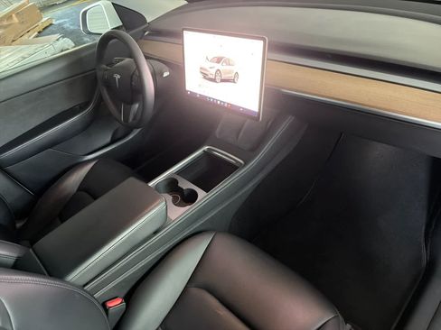Used 2022 Tesla Model Y Long Range AWD/4WD image 16