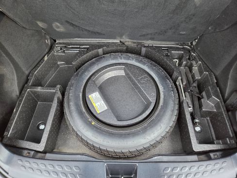 Used 2022 Toyota C-HR XLE FWD image 25