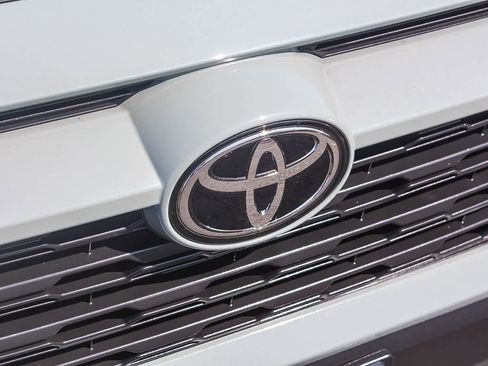 Used 2023 Toyota RAV4 XLE Premium image 17