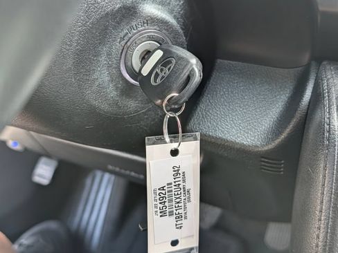 Used 2014 Toyota Camry SE FWD image 29