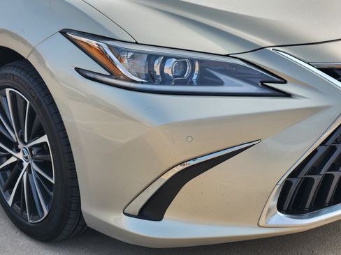 Used 2023 Lexus ES 350 w/ Premium Package FWD image 5