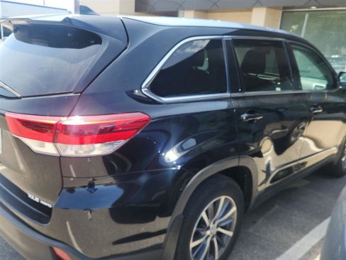 Used 2017 Toyota Highlander XLE w/ Carpet Mat Package AWD/4WD image 4