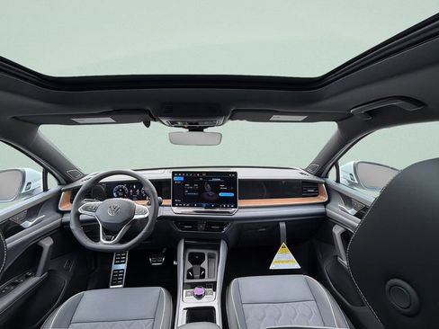 New 2026 Volkswagen Tiguan SEL R-Line AWD/4WD image 30