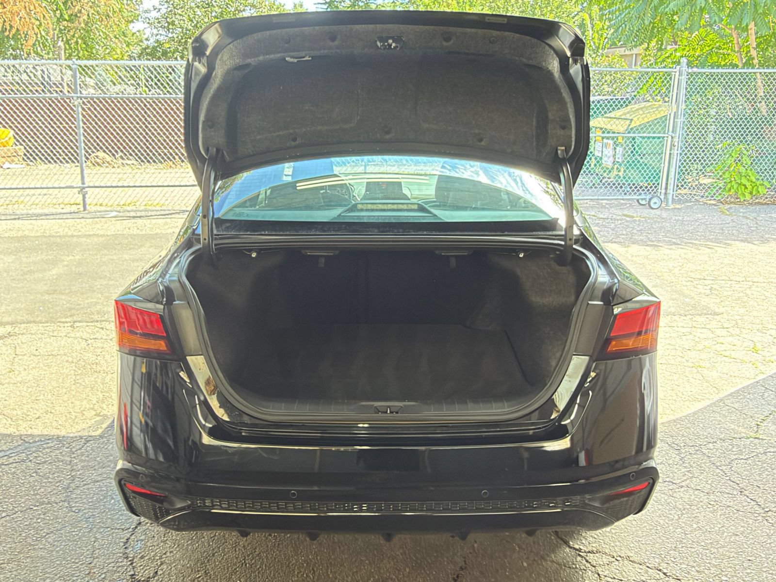 Used 2025 Nissan Altima 2.5 SV FWD image 30