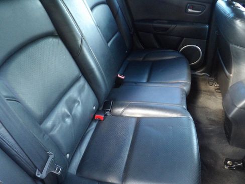 Used 2004 MAZDA MAZDA3 s w/ Moonroof & 6-CD Pkg image 30