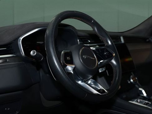 Used 2021 Jaguar F-PACE SVR image 23